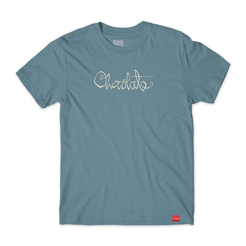 Camiseta Chocolate Skateboards Script - Azul / Bege